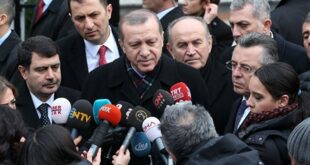 Cumhurbaşkanı Recep Tayyip Erdoğan, cuma namazını Üsküdar'daki Akabe Camisi'nde kıldı.