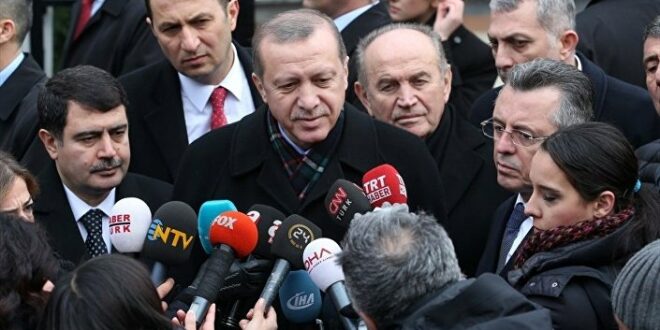 Cumhurbaşkanı Recep Tayyip Erdoğan, cuma namazını Üsküdar'daki Akabe Camisi'nde kıldı.