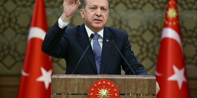 Cumhurbaşkanı Recep Tayyip Erdoğan, Cumhurbaşkanlığı Külliyesi'nde Antalya, Amasya, Ankara, Bolu, Gaziantep, İstanbul, Kahramanmaraş, Muğla, Niğde, Sakarya ve Şanlıurfa'dan gelen muhtarlarla bir araya geldi.